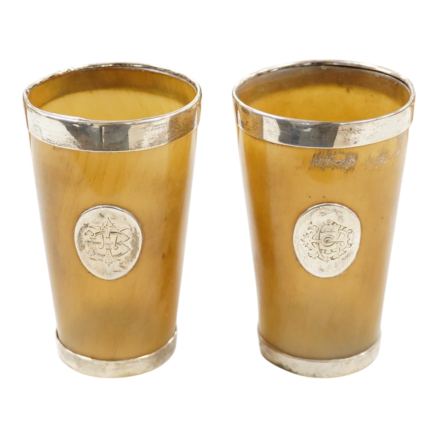 A pair of late Victorian silver mounted horn beakers, Thomas Johnson II, London, 1879, 13.4cm, (a.f.).